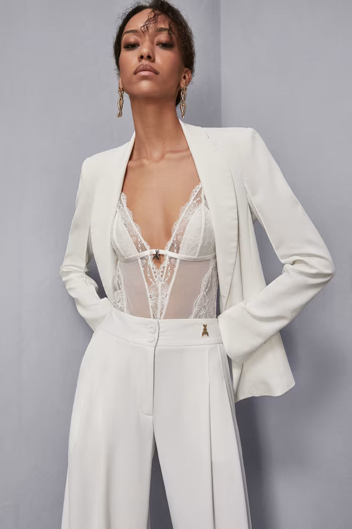 Lightweight summer wardrobe pieces — breathable fabrics, relaxed silhouettes and refined warm-weather essentials