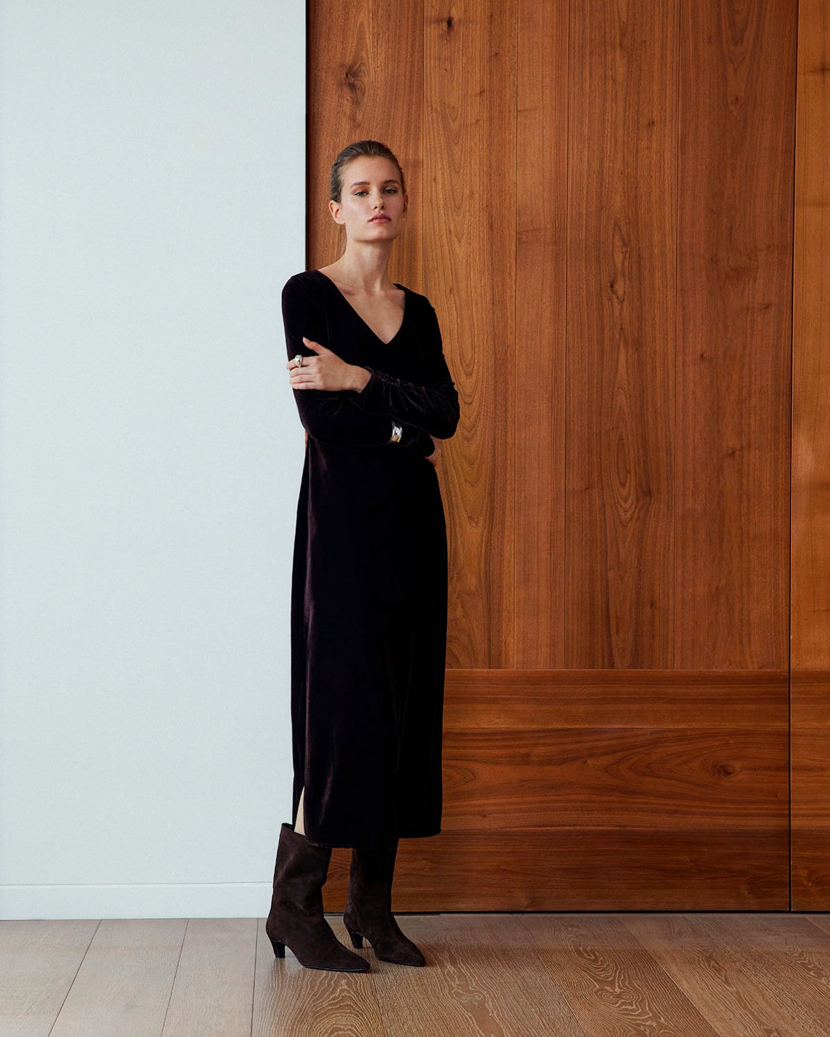 Chocolate V-neck velvet midi dress