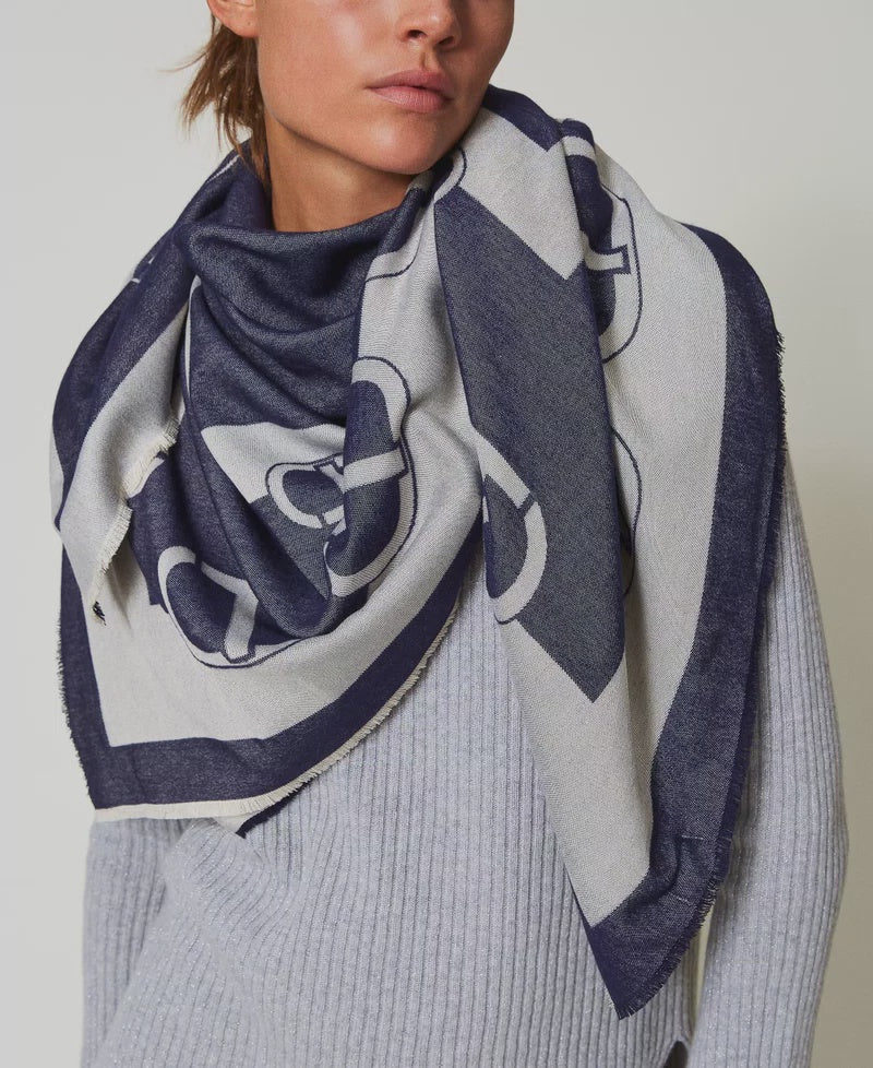 Jacquard kefiah with logo