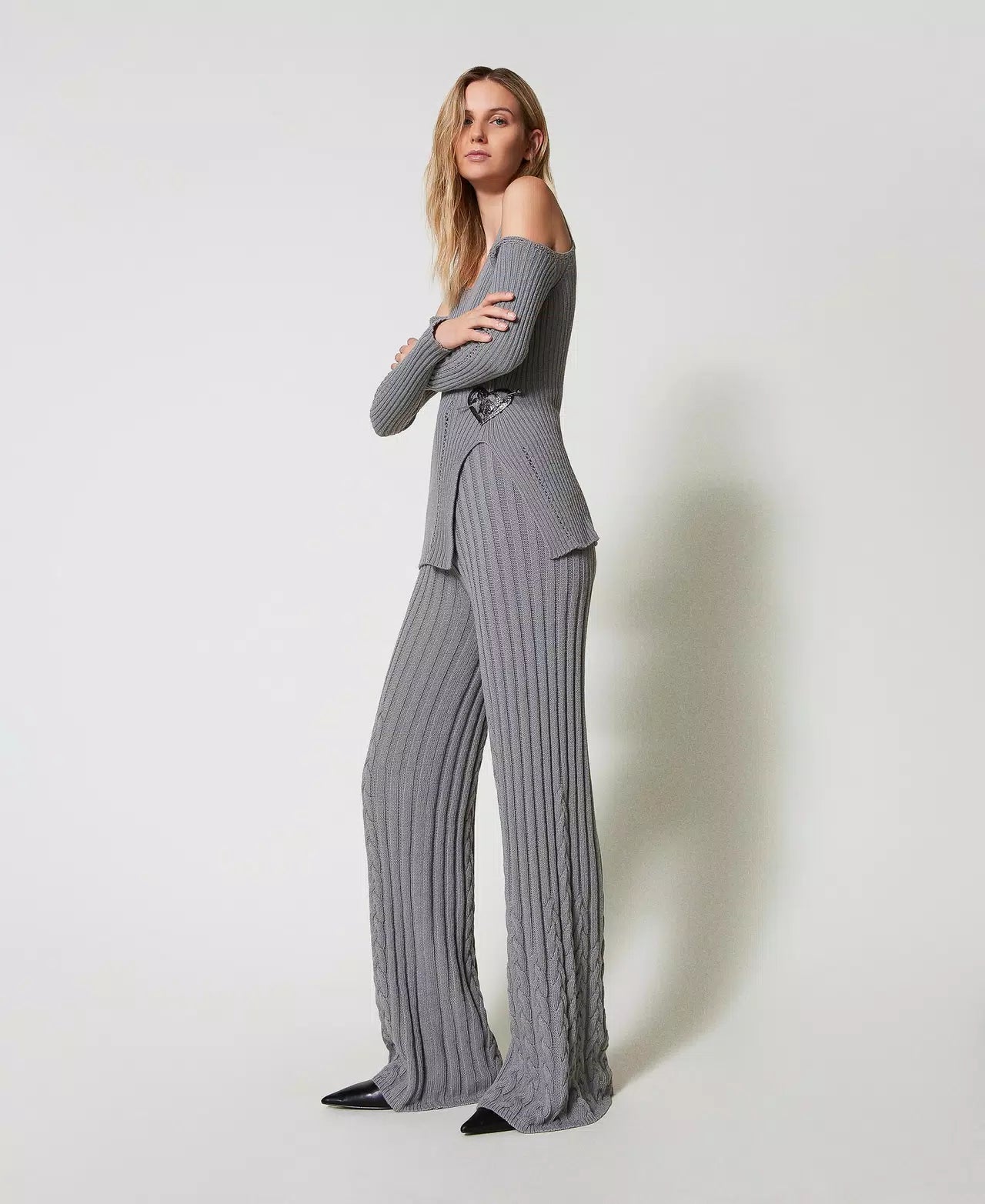 Flared trousers with cable knit pattern