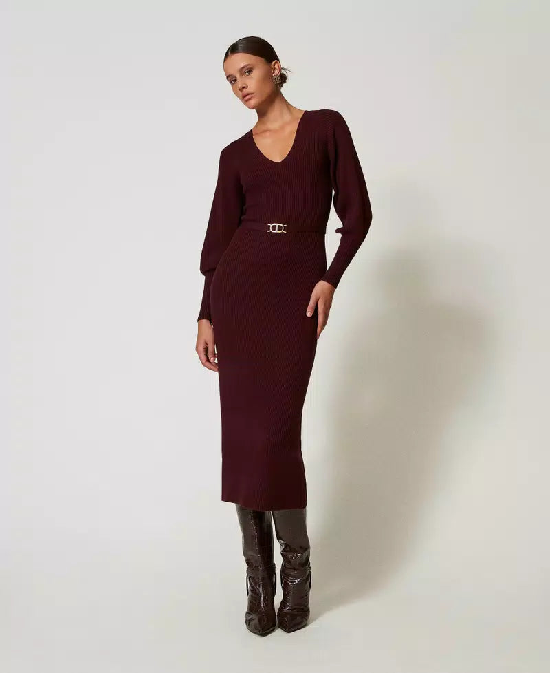 Long burgundy dress with belt