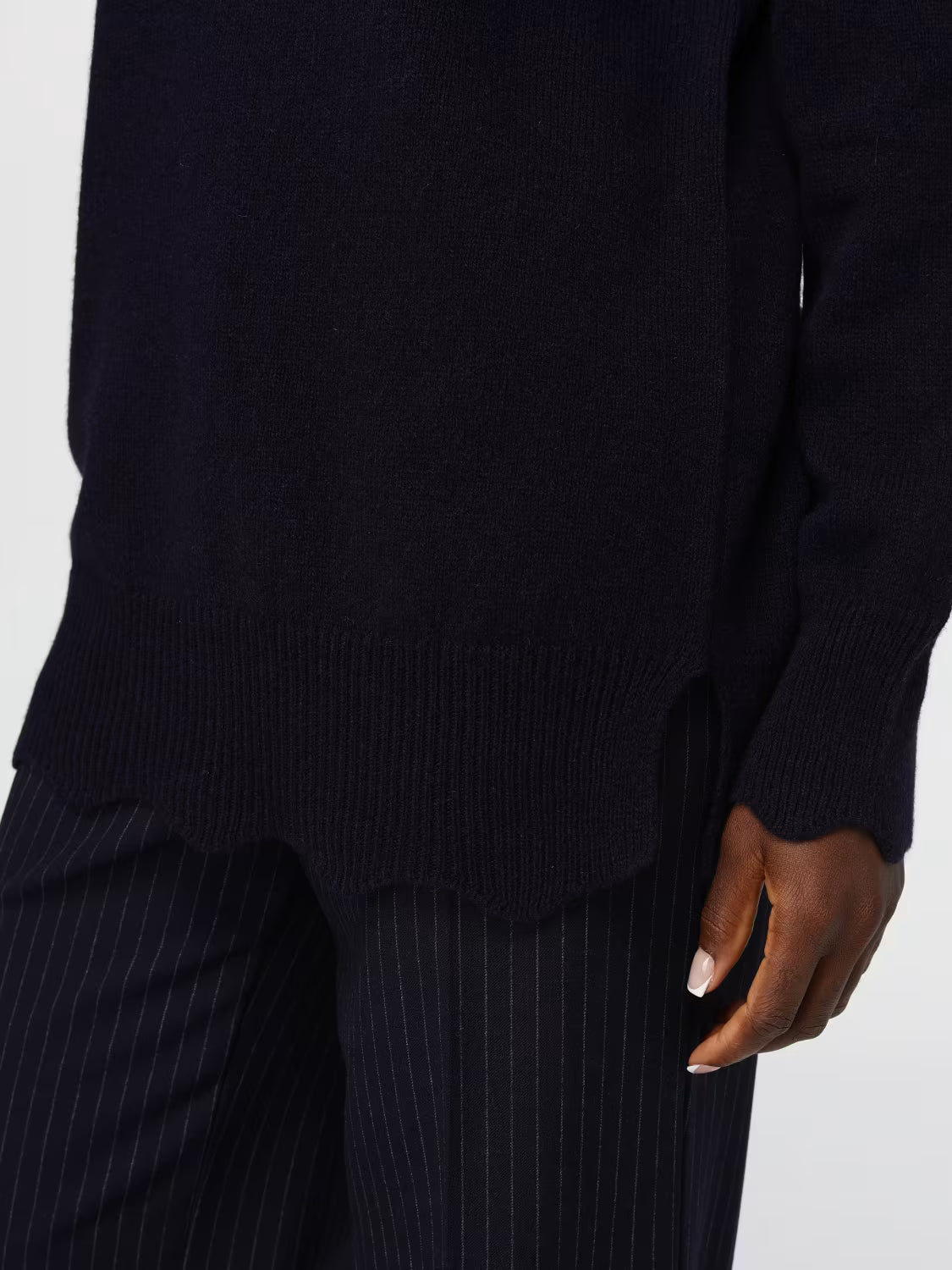 Maxi sweater with wavy cut