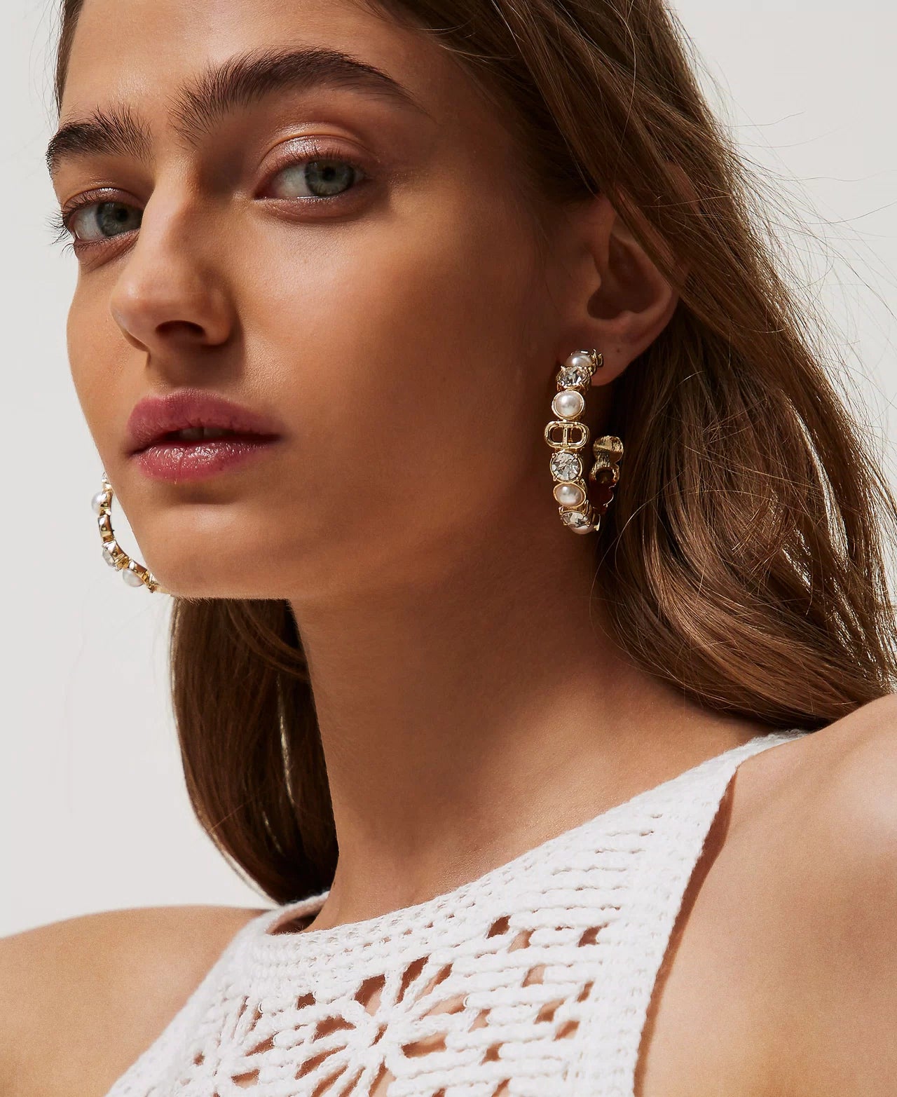 Loop earrings with pearls and rhinestones