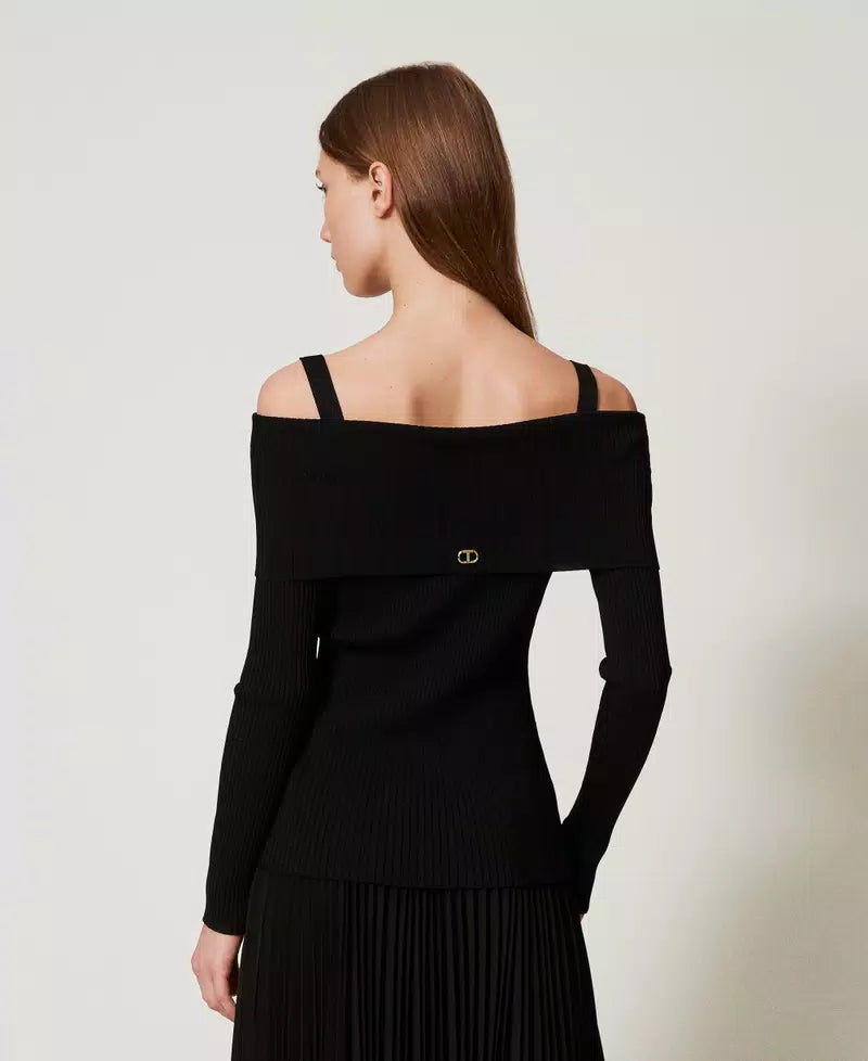 Fitted off-shoulder jumper