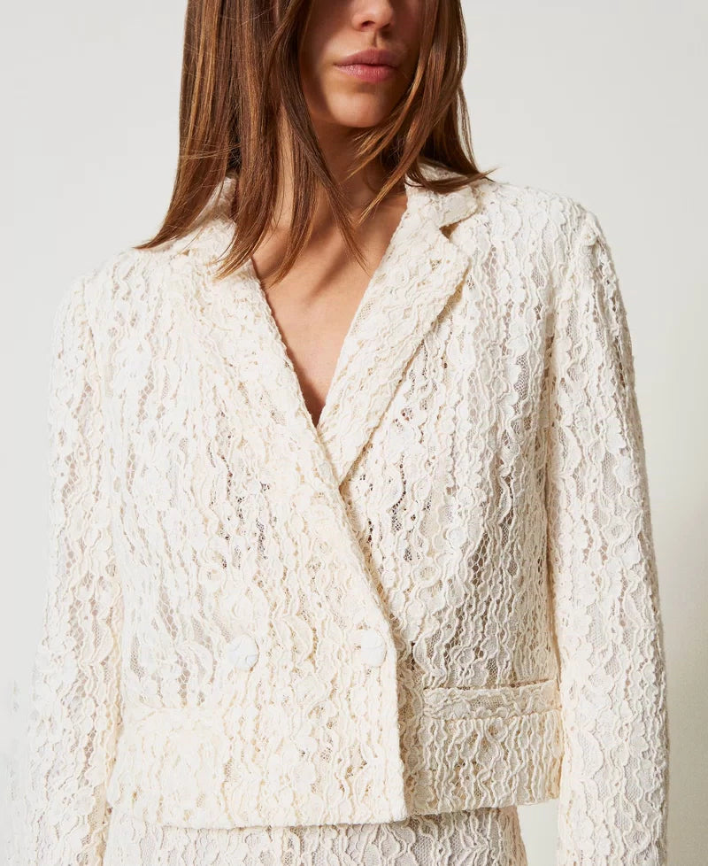 Boxy blazer in floral lace