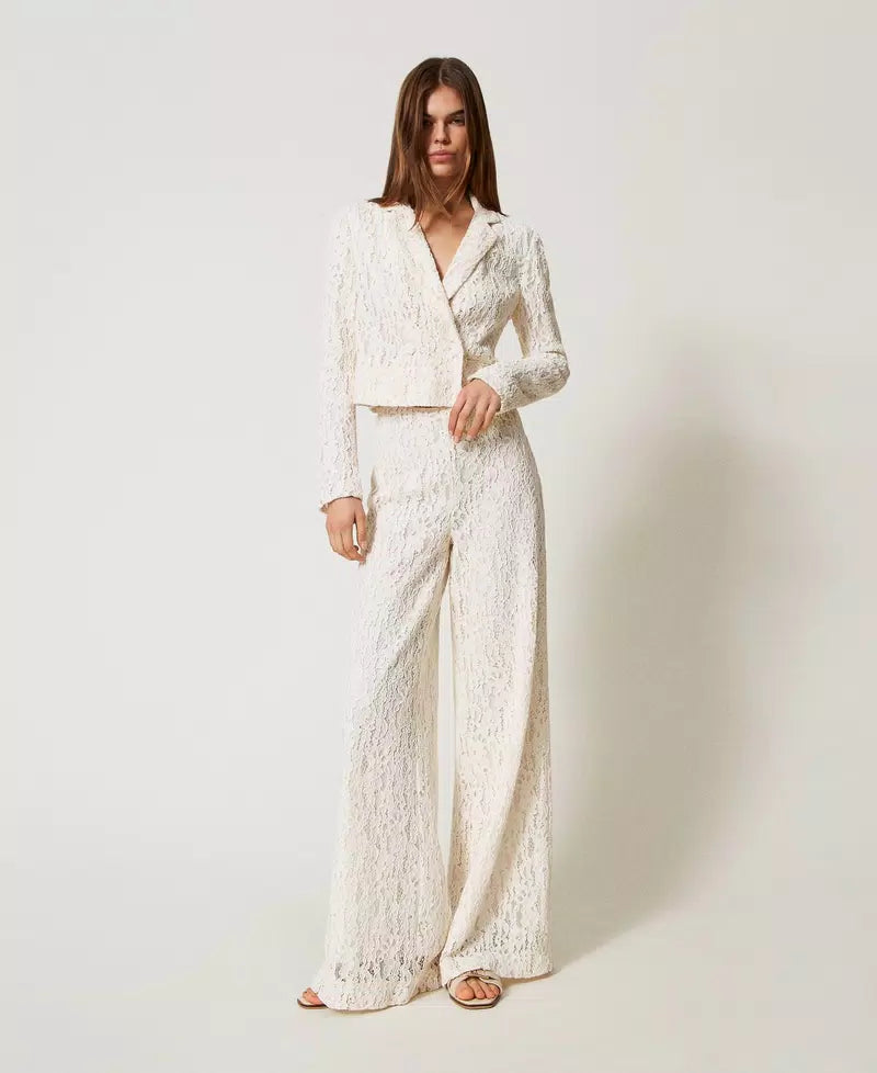 Boxy blazer in floral lace