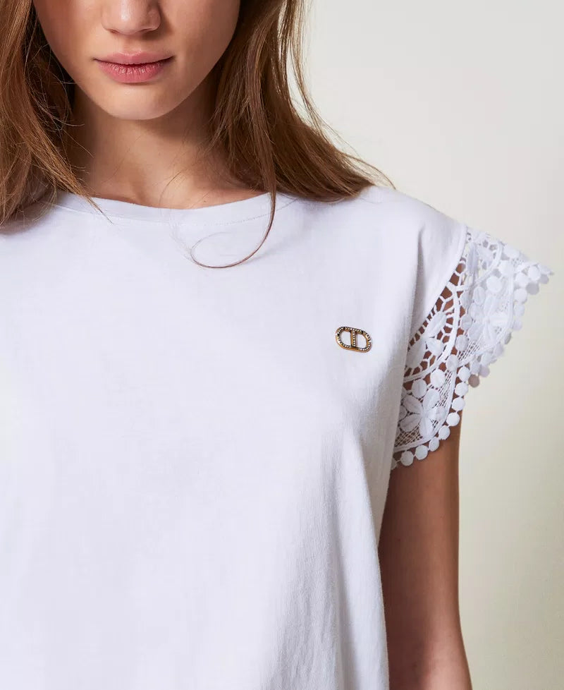 T-shirt with lace cap sleeves