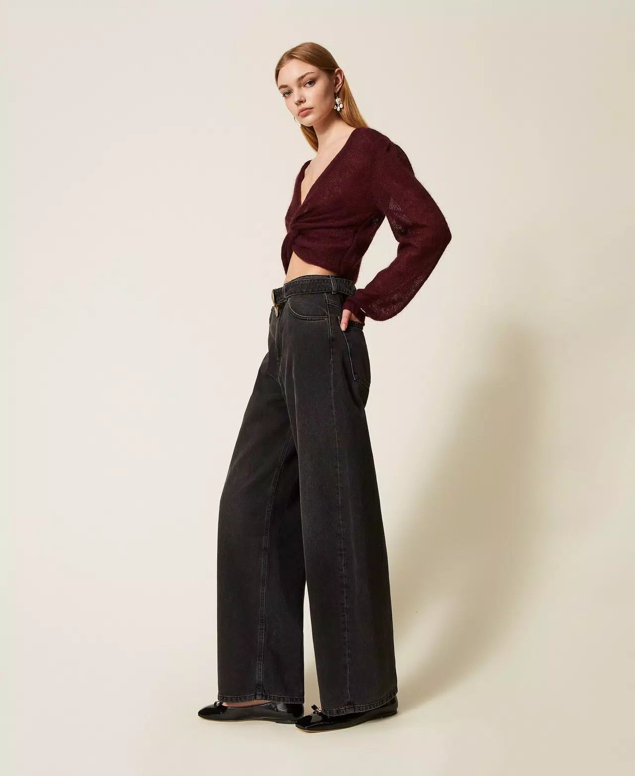 Black jeans with belt and maxi buckle