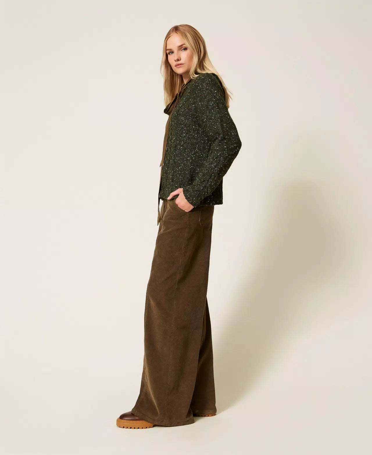 Wide corduroy trousers green