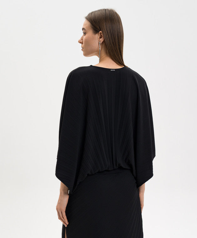 Black blouse with pleating