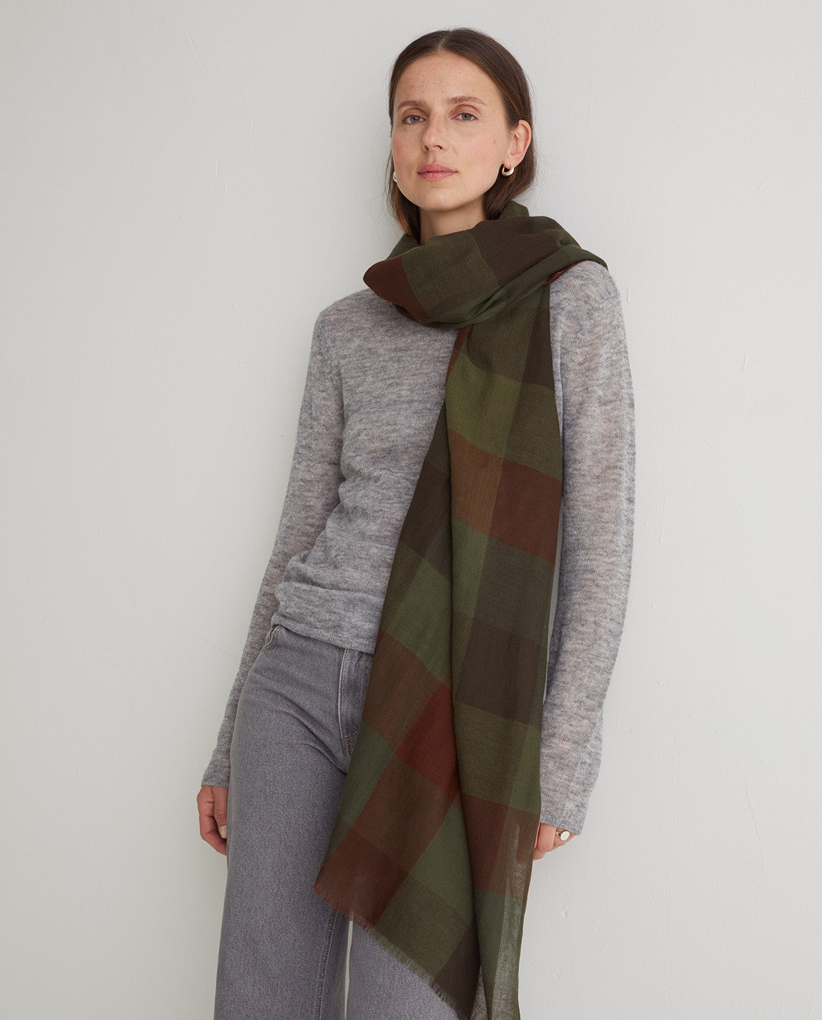 Khaki 100% wool checked foulard