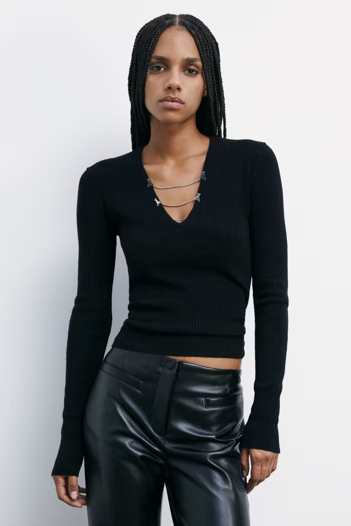 Fitted sweater with chains black