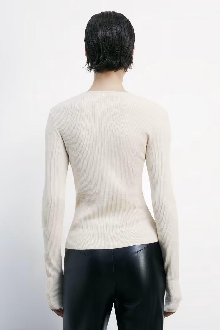 Fitted sweater with chains white