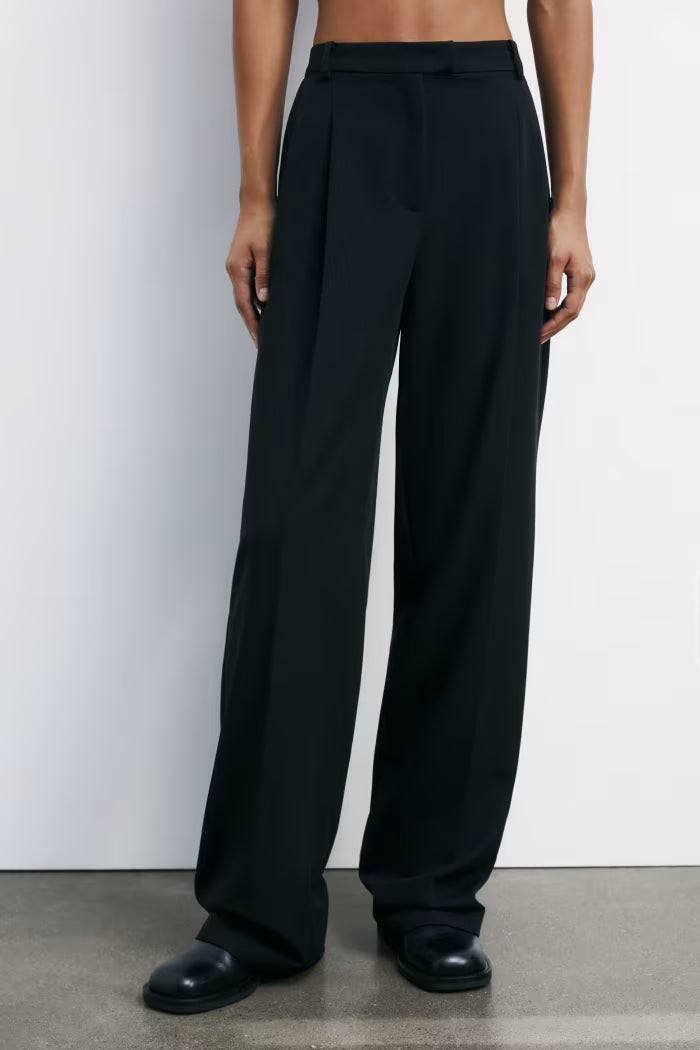 Fluid pants with pleats black