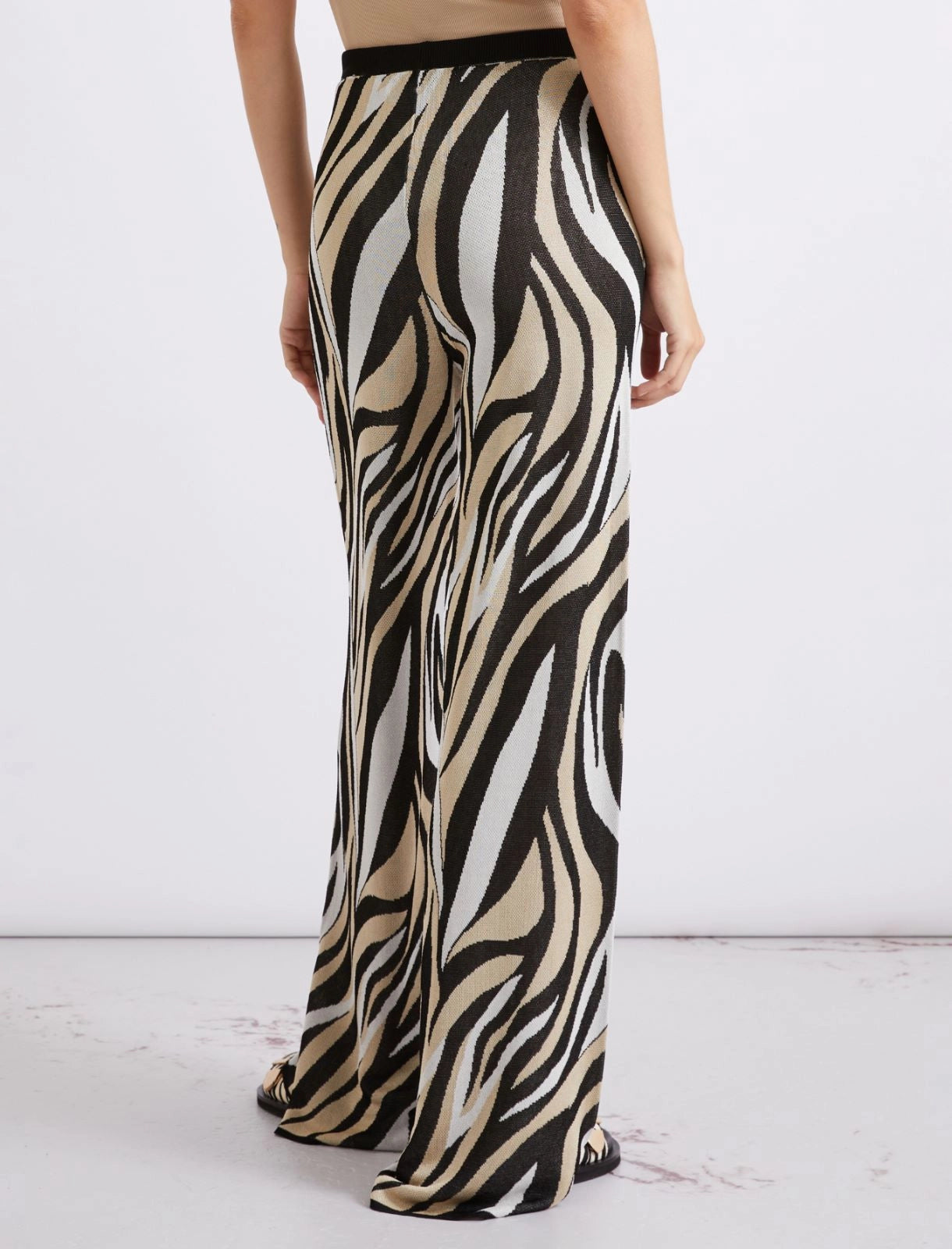 Jacquard knit fabric trousers