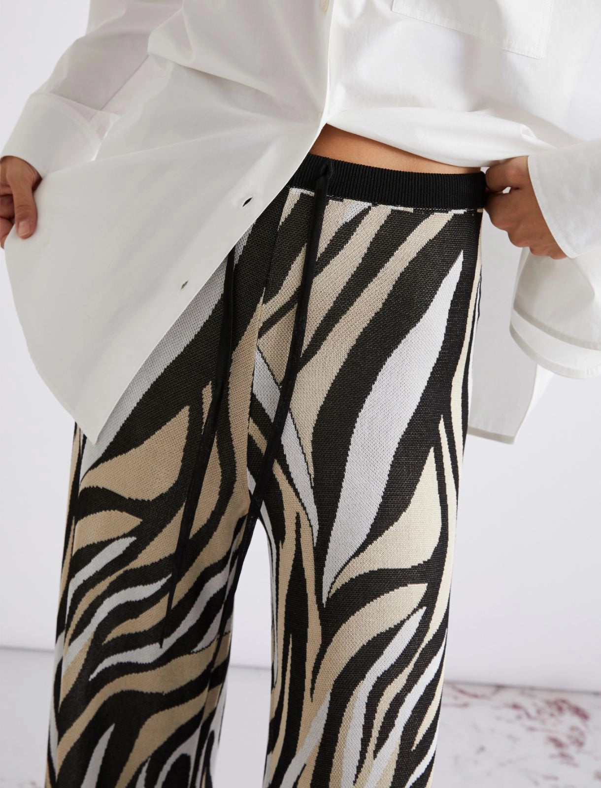 Jacquard knit fabric trousers