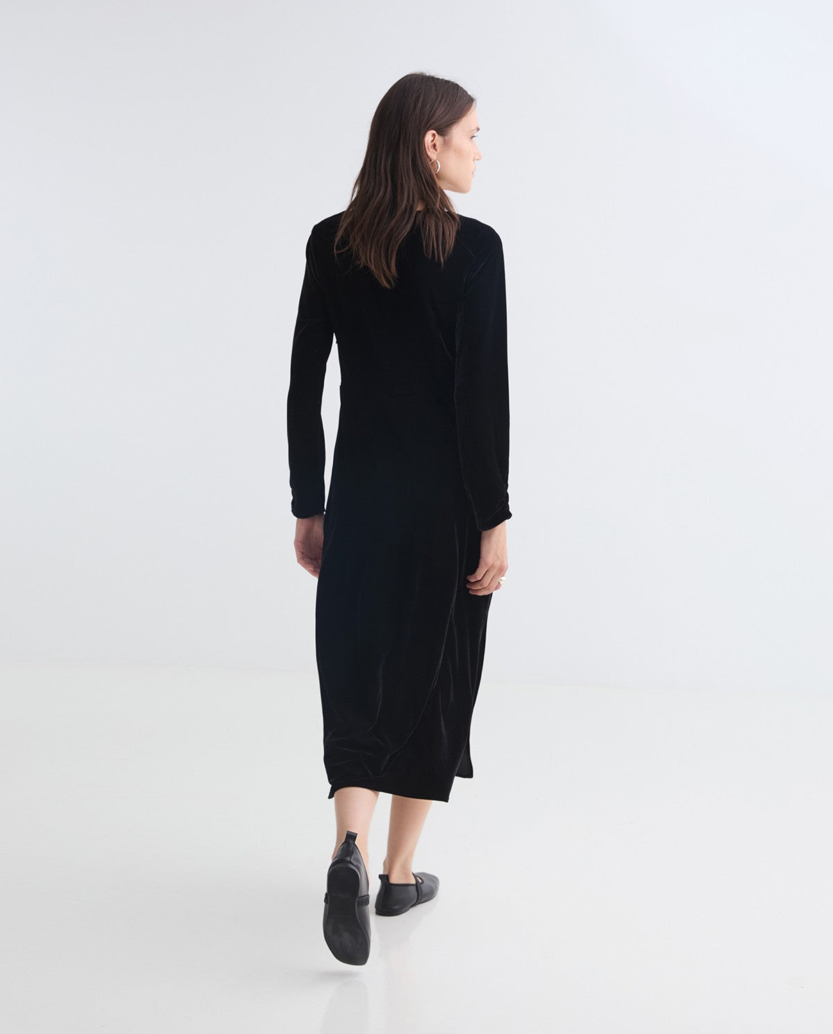 Black V-neck velvet midi dress