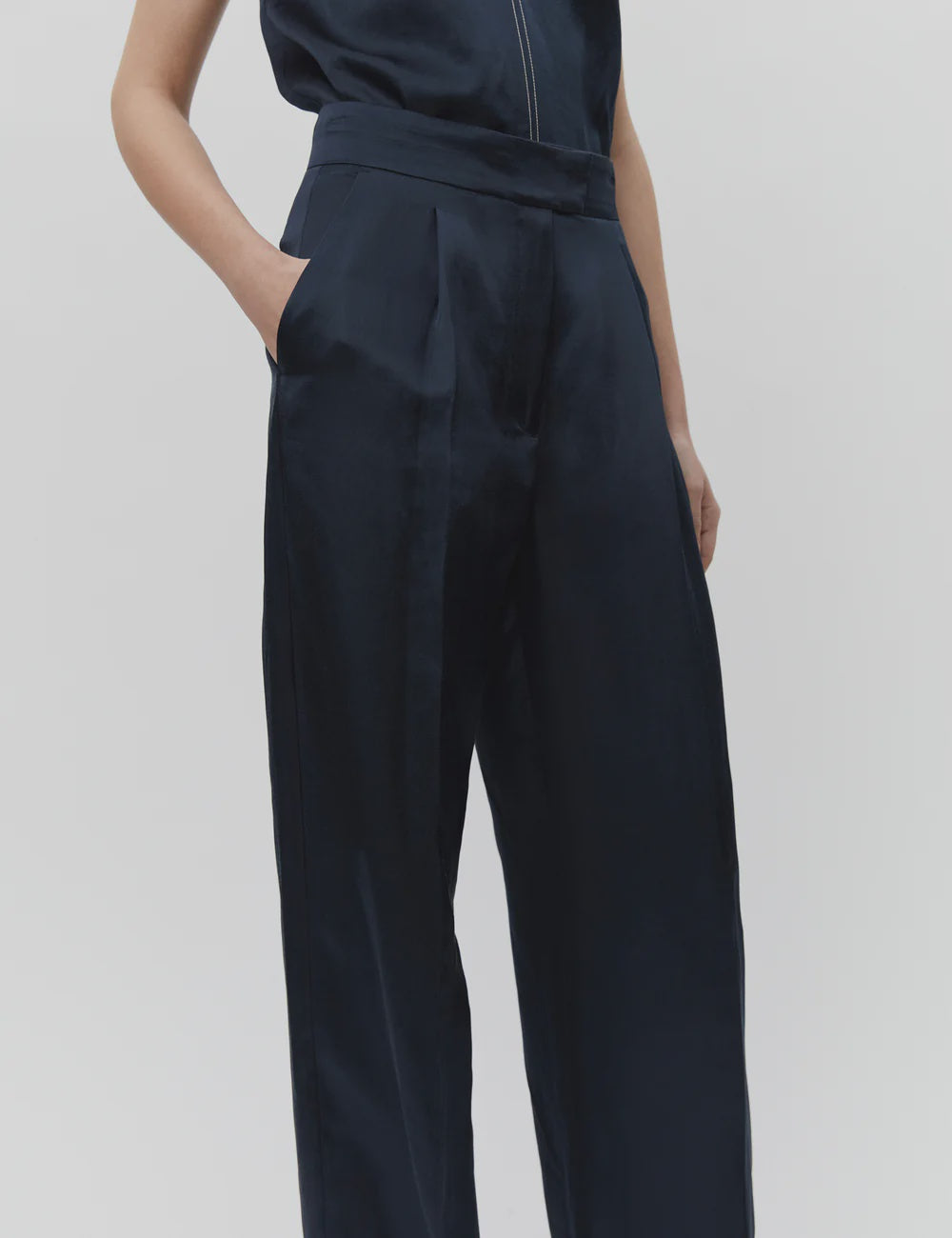 Phoebe Dark Sapphire