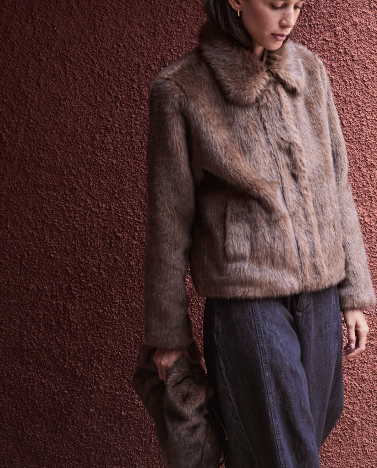 Chocolate fur bag with adjustable leather handle